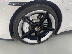 Porsche Taycan 4S - ფოტო 15