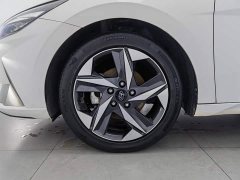 Hyundai Elantra 1.5L CVT Luxury - ფოტო 17