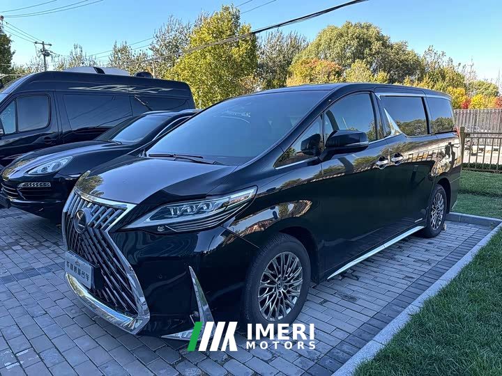 Lexus LM 300h 7-Seater Elegant Edition - car from China