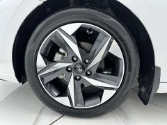 Hyundai Elantra 1.5L CVT Luxury - photo 12