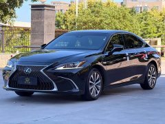 Lexus ES 200 Excellence Edition - photo 1
