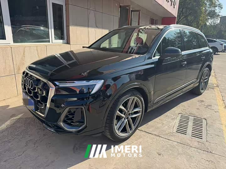 Audi Q7 55 TFSI quattro S line Sport - автомобиль из Китая