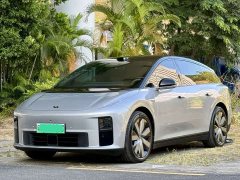 Li Auto i6 Four-Wheel Drive Standard Edition - ფოტო 1
