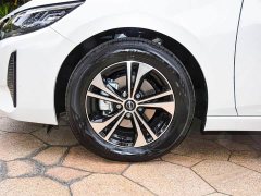Nissan Sylphy 1.6L CVT Black Gold Edition - photo 9