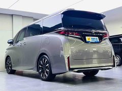 Toyota Vellfire Crown Hybrid 2.5L Executive Premier Edition - фото 6
