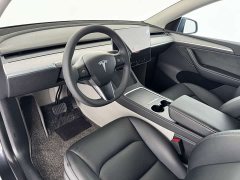 Tesla Model Y Rear-Wheel Drive - ფოტო 4