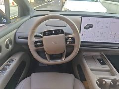 Li Auto i6 Two-Wheel Drive Standard - ფოტო 6