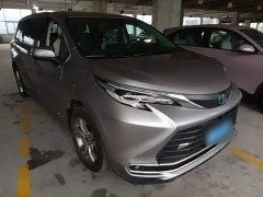 Toyota Sienna 2.5L Hybrid Comfort Edition - фото 3