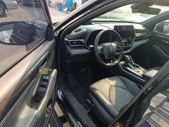 Toyota Crown Venza 2.5L HEV AWD Premium - фото 15