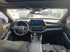 Toyota Crown Venza 2.5L HEV AWD Premium - фото 9