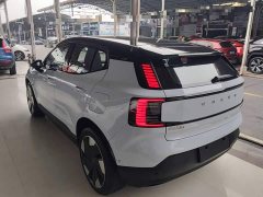 Volvo EX30 Rear-Wheel Drive Extended Range Ultra - ფოტო 4