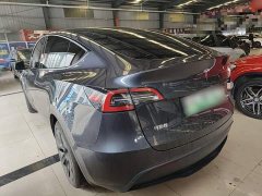 Tesla Model Y Rear-Wheel Drive - ფოტო 4
