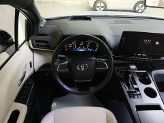 Toyota Sienna 2.5L Hybrid Platinum Edition - фото 10