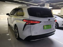 Toyota Sienna 2.5L Hybrid Platinum Edition - фото 4