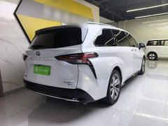 Toyota Sienna 2.5L Hybrid Platinum Edition - фото 6