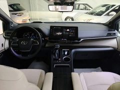 Toyota Sienna 2.5L Hybrid Platinum Edition - фото 9