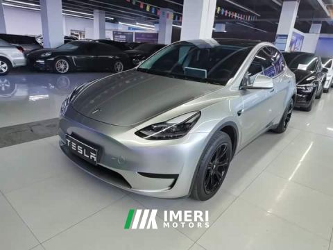 2024 Tesla Model Y Rear-Wheel Drive