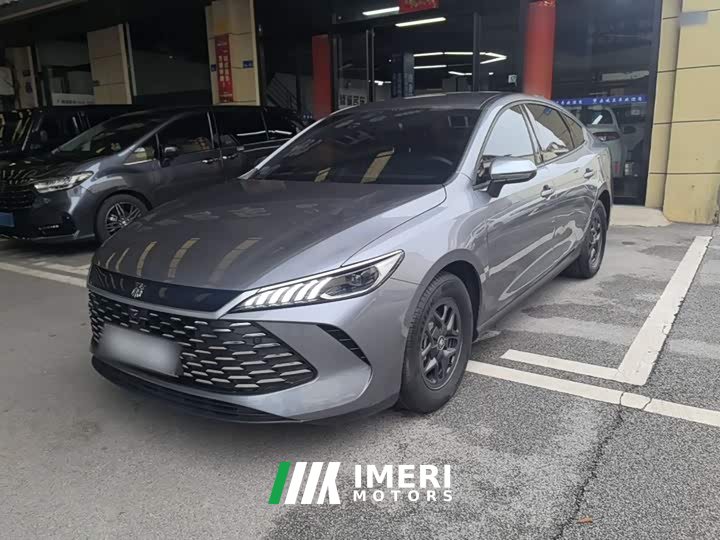 BYD Qin PLUS DM-i Smart Drive Edition 55KM Leading - автомобиль из Китая