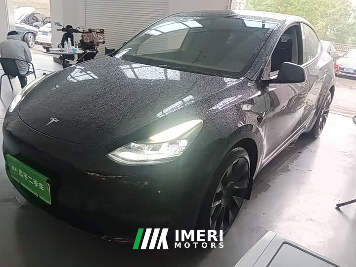 Tesla Model Y Standard Range RWD