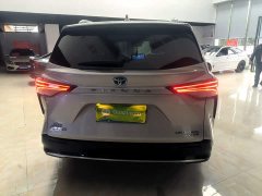 Toyota Sienna 2.5L Hybrid Premium Edition - фото 5