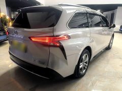 Toyota Sienna 2.5L Hybrid Premium Edition - фото 6