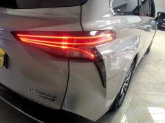 Toyota Sienna 2.5L Hybrid Premium Edition - фото 7