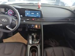Hyundai Elantra 1.5L CVT Luxury - фото 12