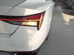Hyundai Elantra 1.5L CVT Luxury - фото 7