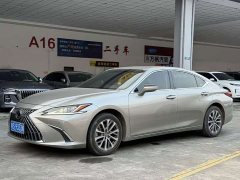 Lexus ES 200 Excellence Edition - фото 1