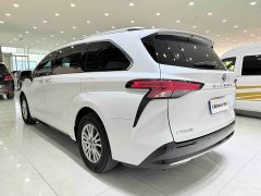Toyota Sienna 2.5L Hybrid Premium Edition - ფოტო 4