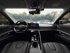 Hyundai Elantra 1.5L CVT Luxury - ფოტო 17