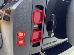 Land Rover Defender 110 3.0T P400 Dark Edition - ფოტო 13