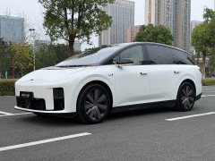 Li Auto i8 Standard Edition - ფოტო 1