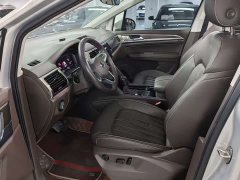 Volkswagen Viloran 330TSI Luxury - ფოტო 4
