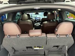 Toyota Gravia 2.5L Hybrid Prestige Plus AWD - ფოტო 13