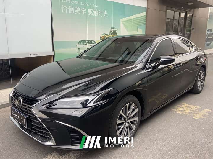 Lexus ES 300h Premium Edition - ავტომობილი ჩინეთიდან