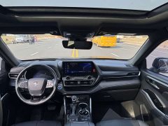 Toyota Crown Venza 2.5L HEV AWD Premium - фото 5