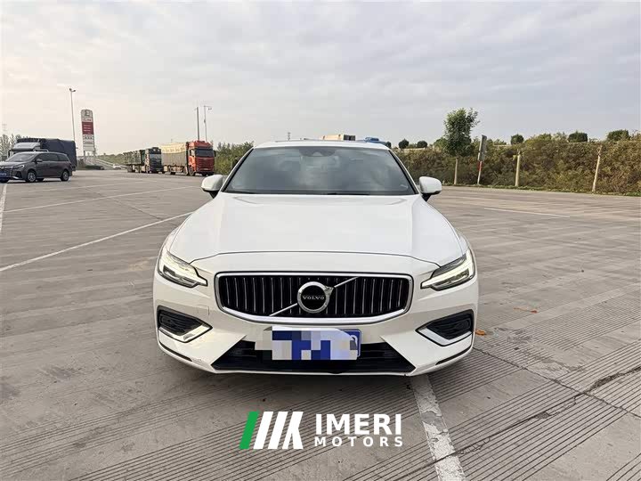 Volvo S60 B4 Smart Luxury Edition - ავტომობილი ჩინეთიდან