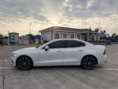 Volvo S60 B4 Smart Luxury Edition - ფოტო 3