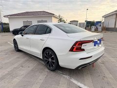 Volvo S60 B4 Smart Luxury Edition - ფოტო 4
