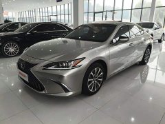 Lexus ES 200 Excellence Edition - ფოტო 1