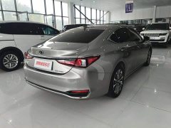 Lexus ES 200 Excellence Edition - ფოტო 4