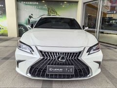 Lexus ES 300h Excellence Edition - ფოტო 2