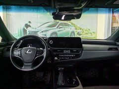 Lexus ES 300h Excellence Edition - ფოტო 7
