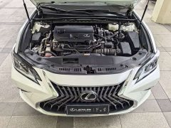 Lexus ES 300h Excellence Edition - ფოტო 8
