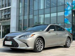 Lexus ES 200 Excellence Edition - ფოტო 1