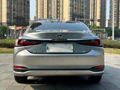 Lexus ES 200 Excellence Edition - ფოტო 4