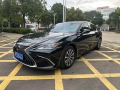 Lexus ES 300h Excellence Edition - ფოტო 1