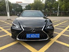 Lexus ES 300h Excellence Edition - ფოტო 2