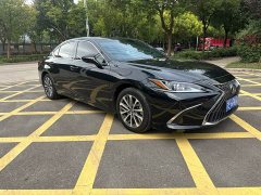 Lexus ES 300h Excellence Edition - ფოტო 3